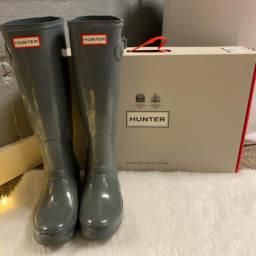 Women’s tall Hunter rain boots